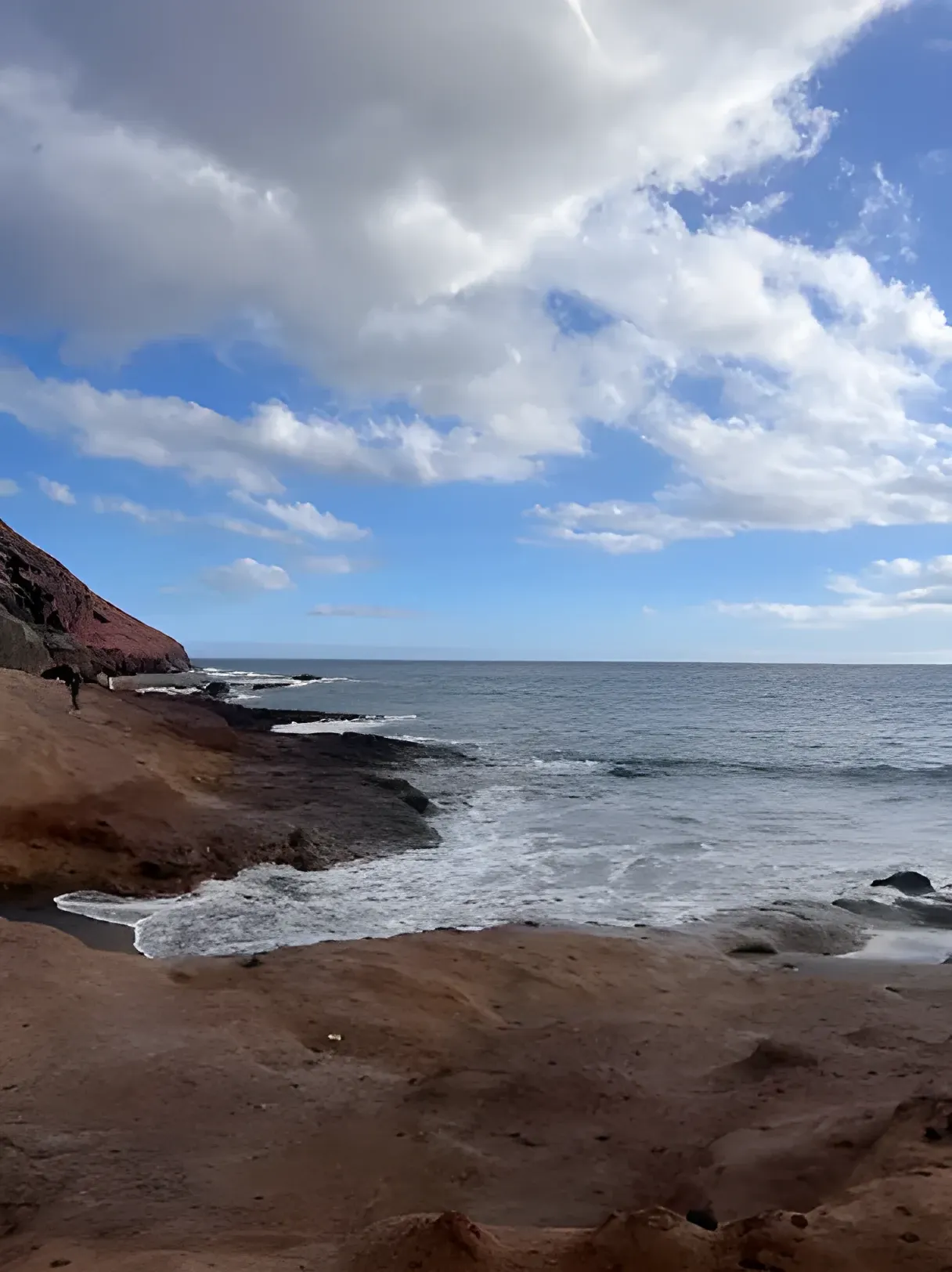 Cala volcánica en la costa de La Tejita